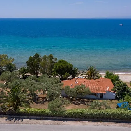 Front Beach House Holiday home *