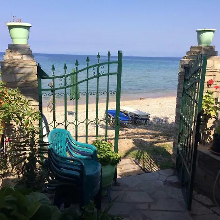 Holiday home Front Beach House *