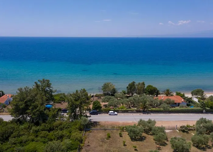 Front House Semesterbostad