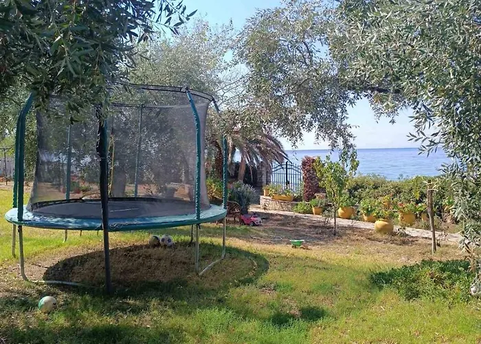 Semesterbostad Front House