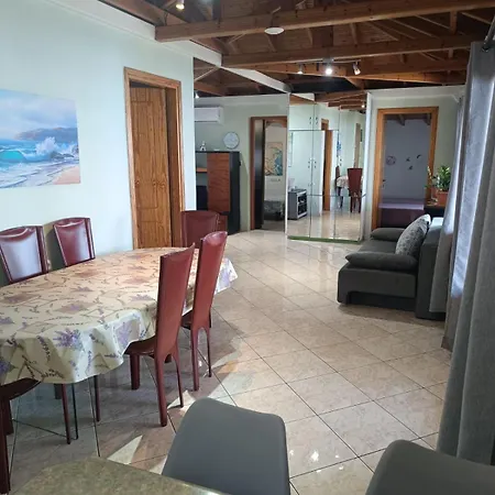 Nyaraló Front House