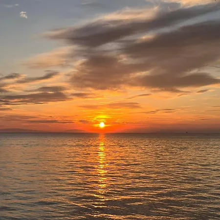 بيت للعطل Front House *